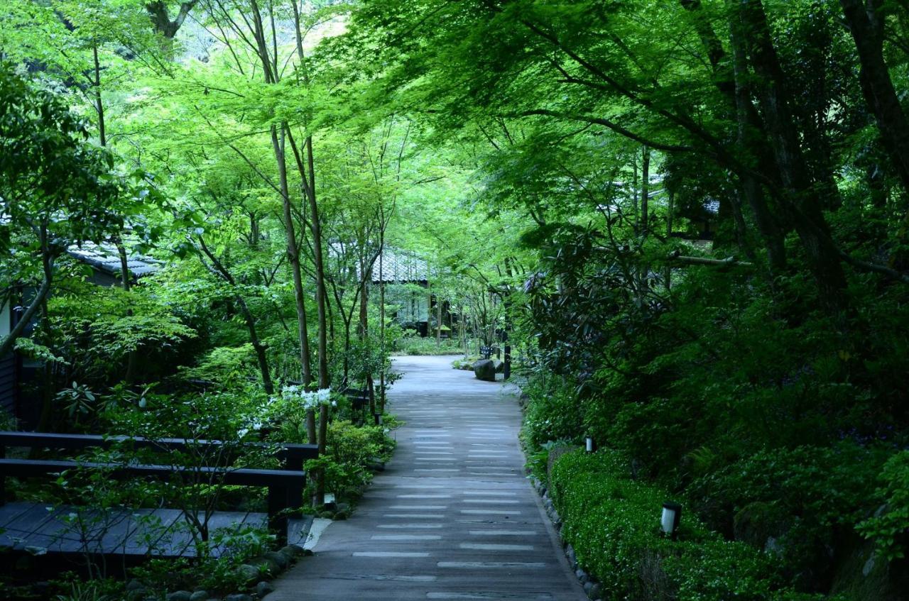 Hotel Kurokawa Onsen Oku No Yu Minamioguni Esterno foto