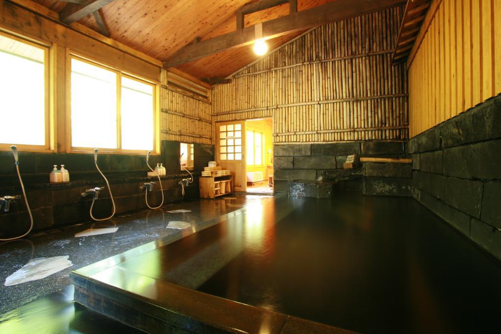 Hotel Kurokawa Onsen Oku No Yu Minamioguni Esterno foto