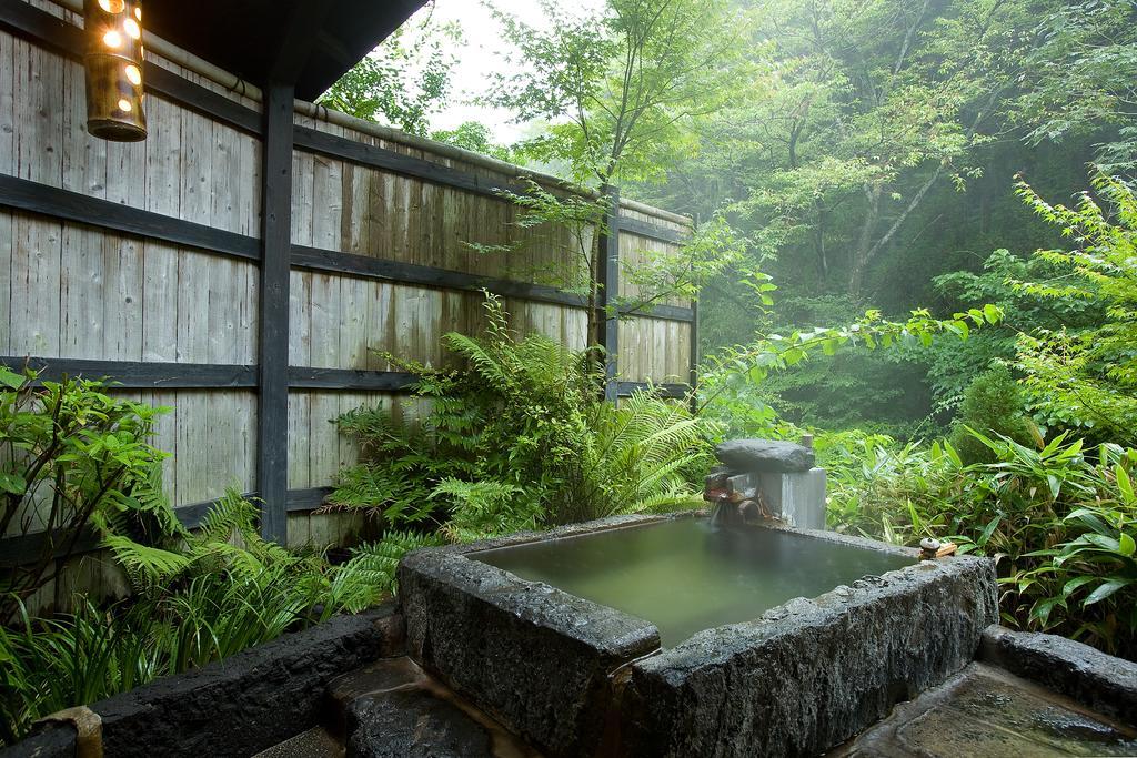 Hotel Kurokawa Onsen Oku No Yu Minamioguni Esterno foto