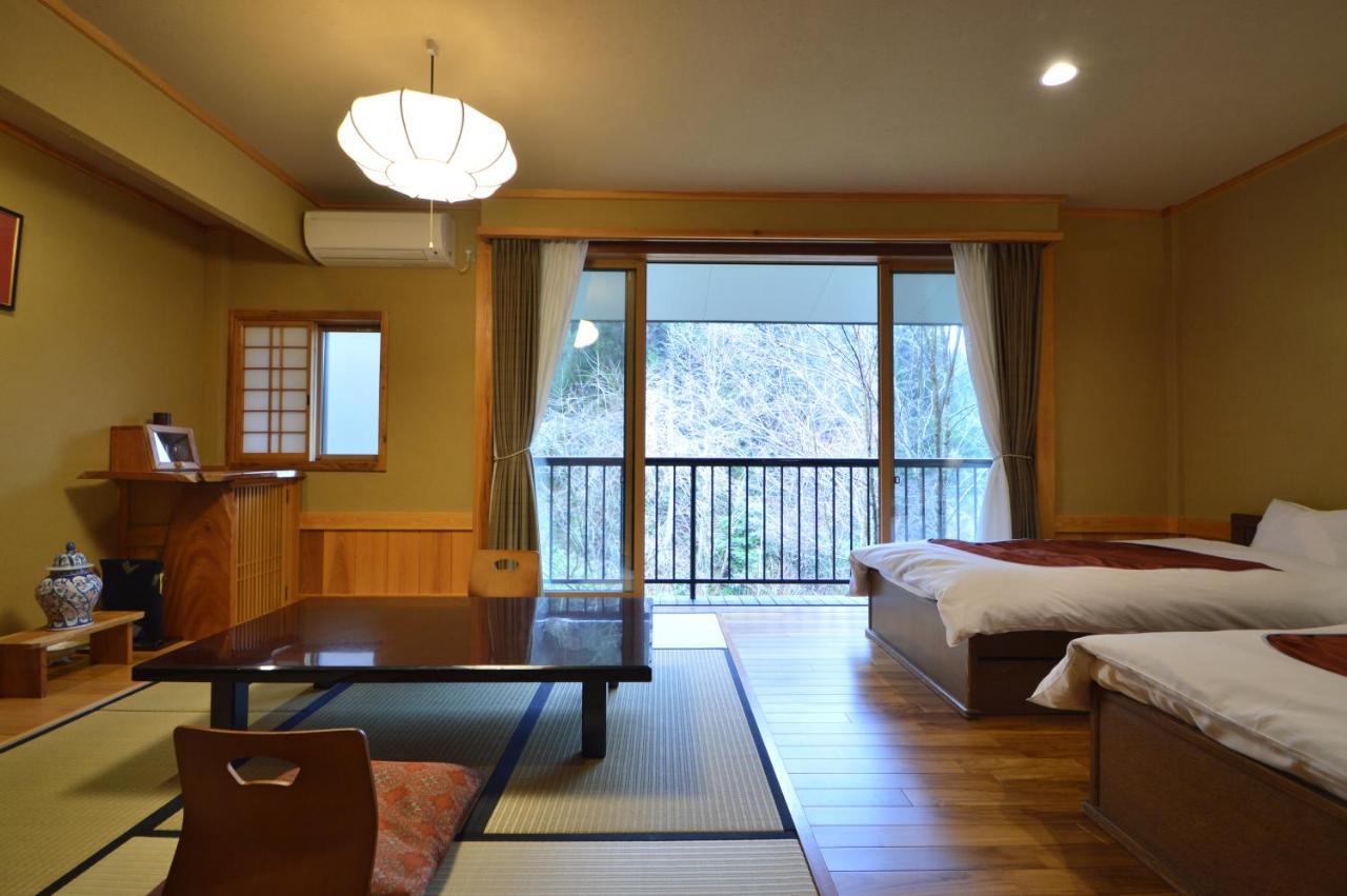 Hotel Kurokawa Onsen Oku No Yu Minamioguni Esterno foto
