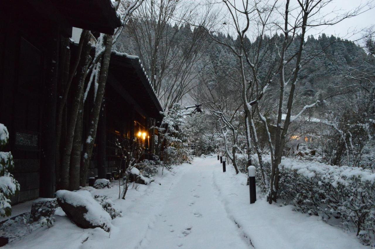 Hotel Kurokawa Onsen Oku No Yu Minamioguni Esterno foto