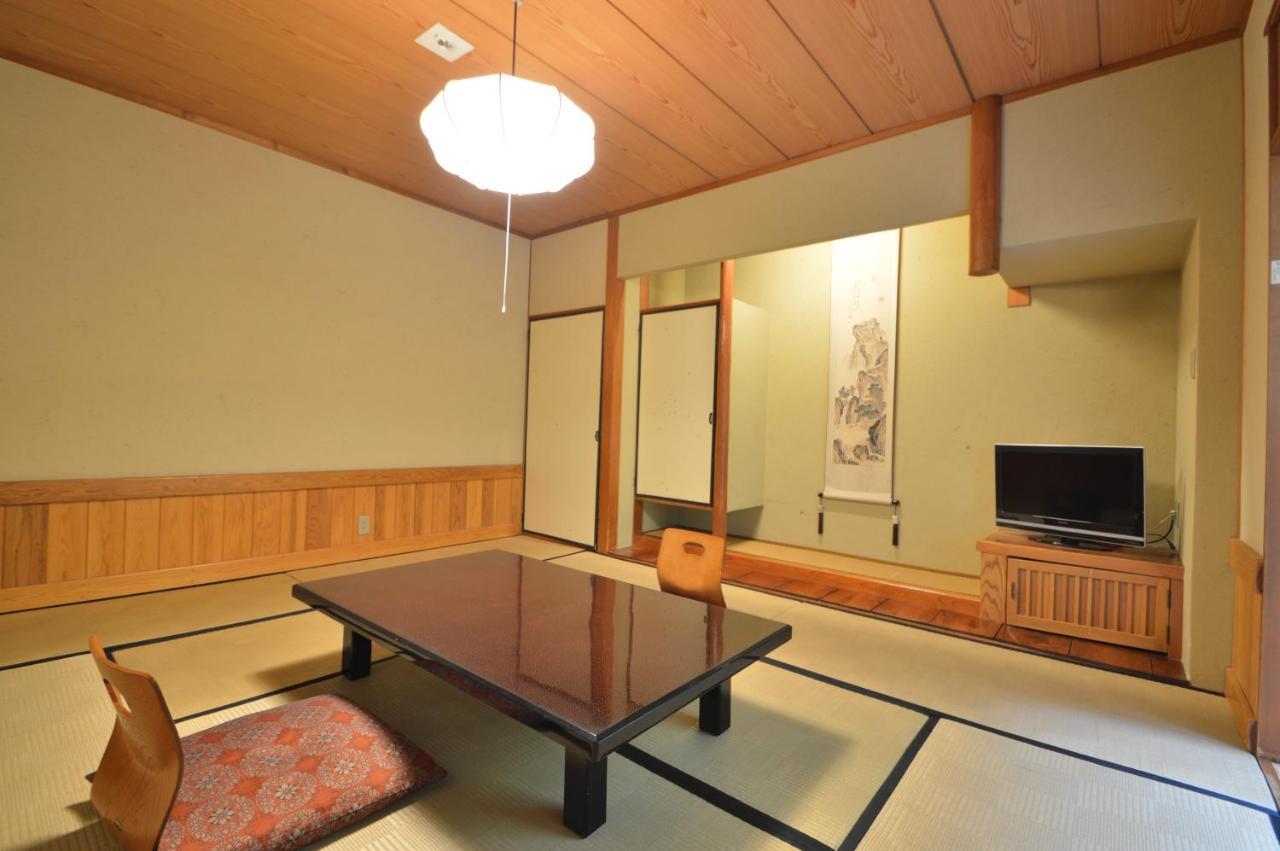 Hotel Kurokawa Onsen Oku No Yu Minamioguni Esterno foto