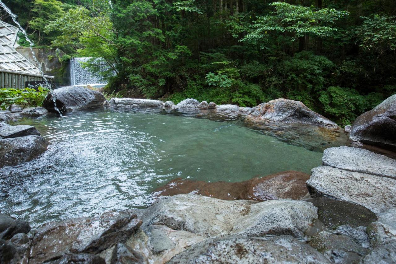 Hotel Kurokawa Onsen Oku No Yu Minamioguni Esterno foto