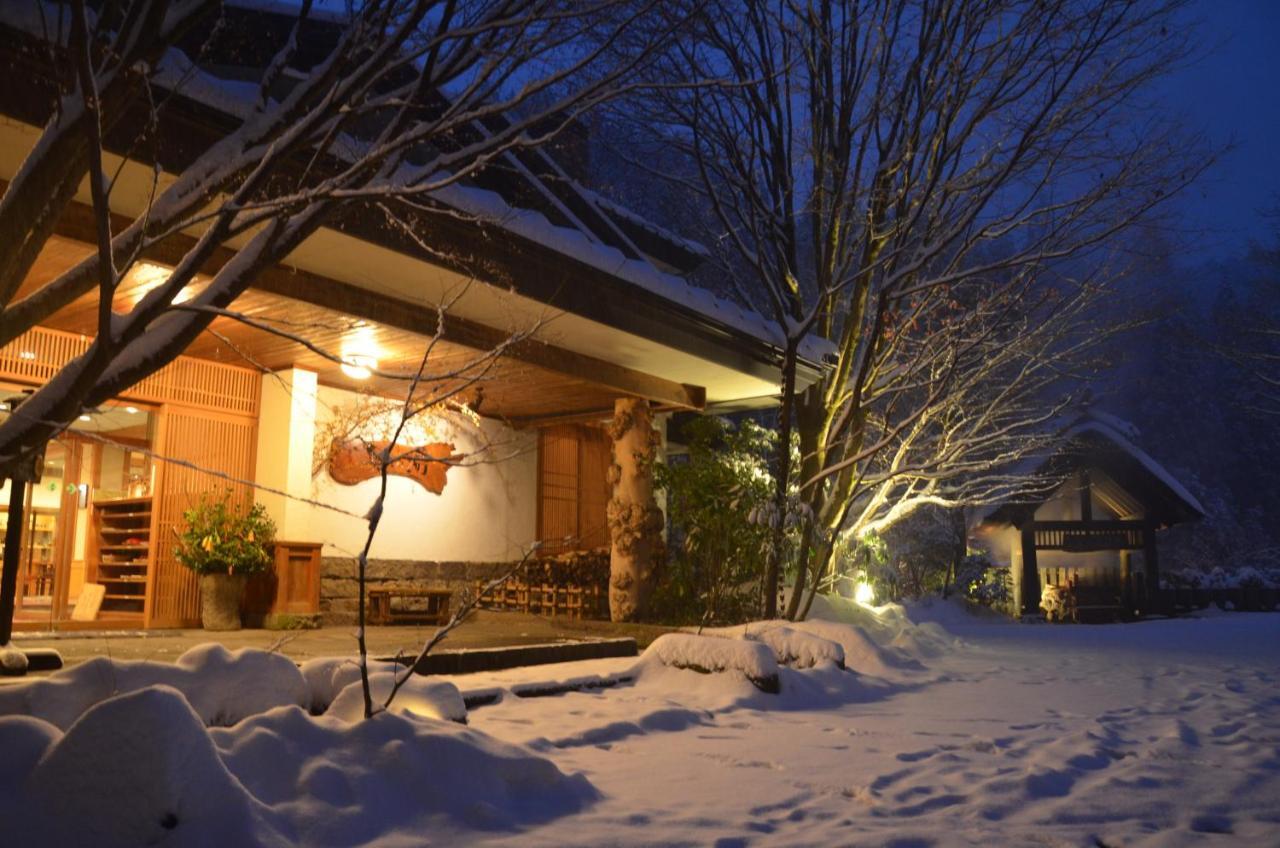 Hotel Kurokawa Onsen Oku No Yu Minamioguni Esterno foto