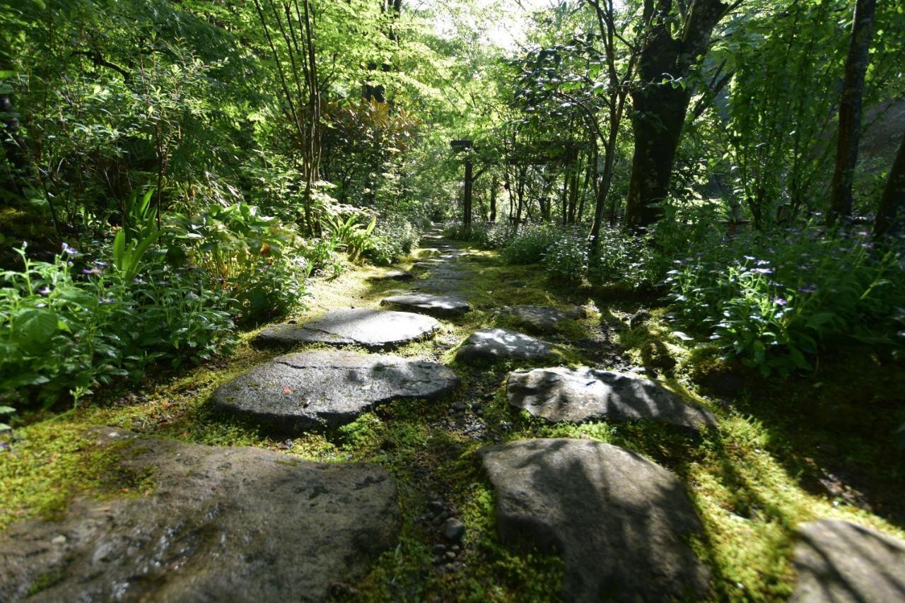 Hotel Kurokawa Onsen Oku No Yu Minamioguni Esterno foto